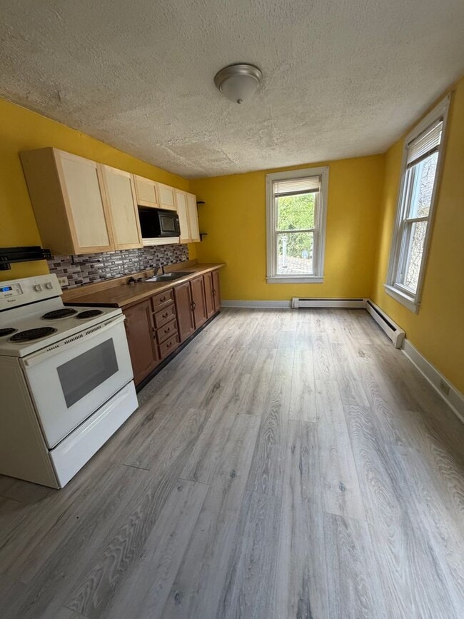 Photo - 16 S Front St Unit E