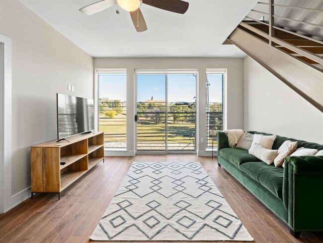 Building Photo - 3114 S Congress Ave Unit 307