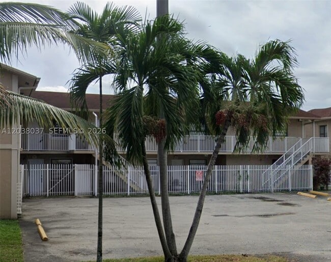 Building Photo - 2560 W 60th St Unit 104