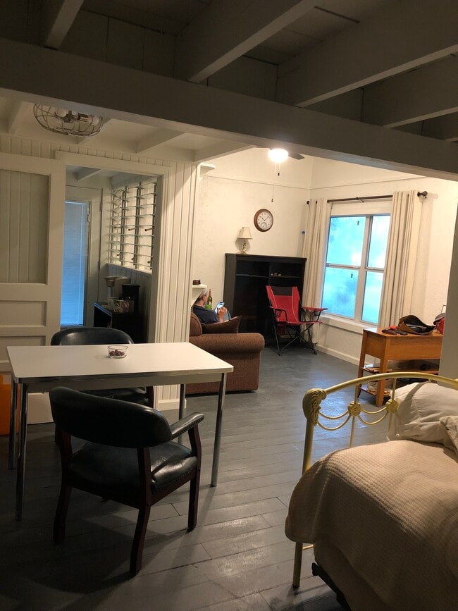 Photo - 112 E Scott St