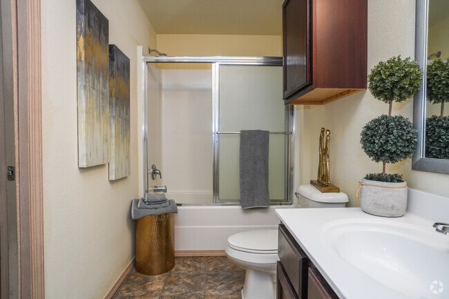 2BR, 2BA - 1093SF - Second Bathroom