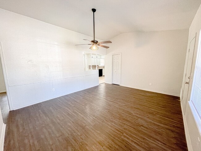 Photo - 3108 Longridge Rd