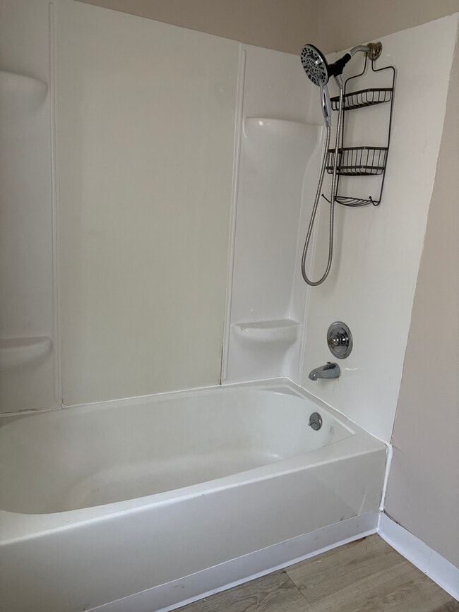 Photo - 1165 W High St