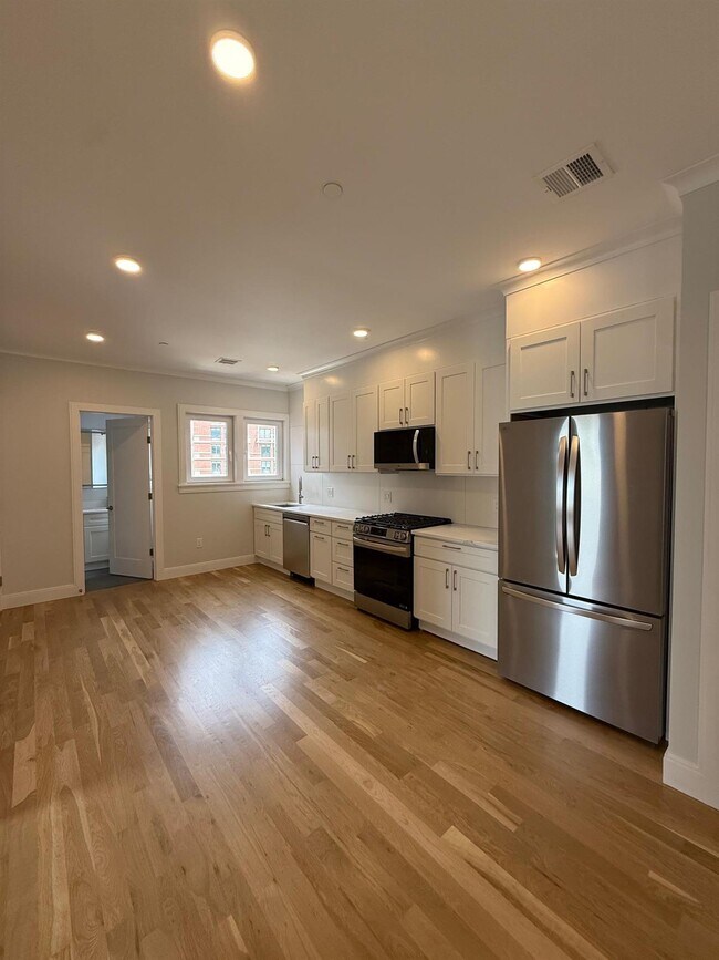 Building Photo - 37 Gore St Unit 1