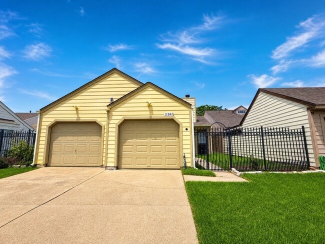 Building Photo - 11840 Spring Grove Dr