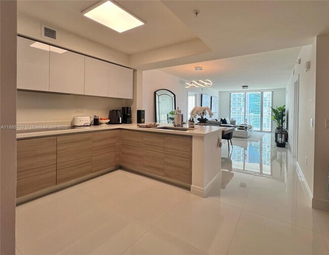 Photo - 300 Sunny Isles Blvd Unidad 4-1104