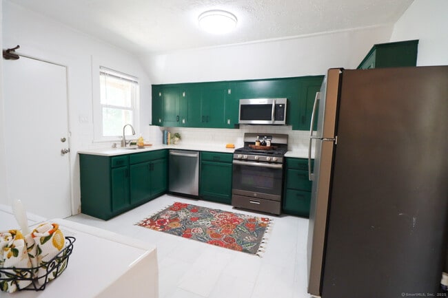 Photo - 190 Montauk Ave Apartment