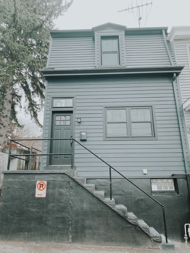 Building Photo - NEWLY RENOVATED 2 BEDROOM IN THE HEART OF BLOOMFIELD!