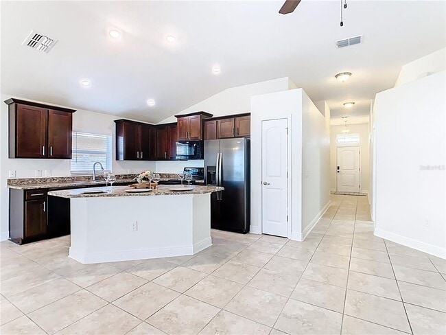 Photo - 465 Buchannan Dr