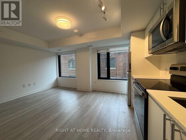 3 Strathgowan Ave Unit 324