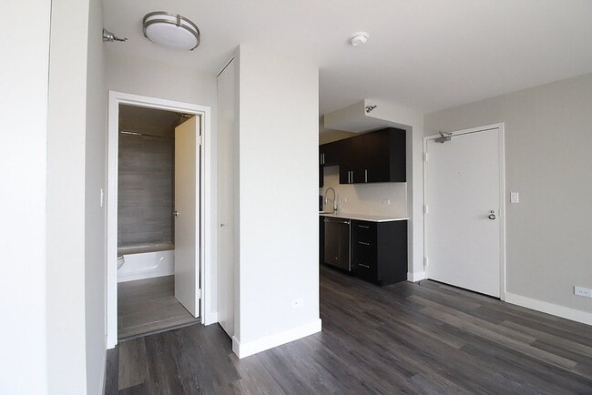 Photo - 3 E Delaware Pl