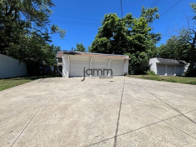 Photo - 13103 Cedar Rd