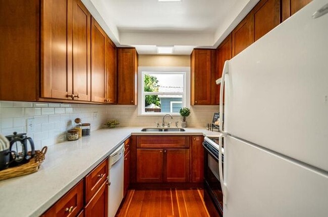 Photo - 540 Monroe St