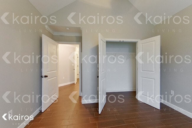 Photo - 240 Camelot Way