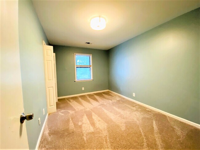 Photo - 1027 Curran St NW