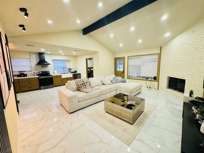 Building Photo - 23230 Canyon Lake Dr