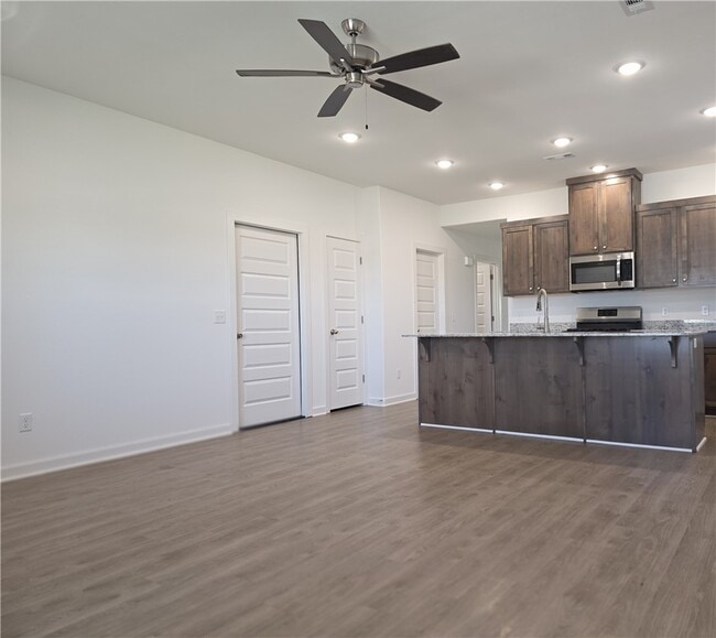 Photo - 610 W Loren Dr