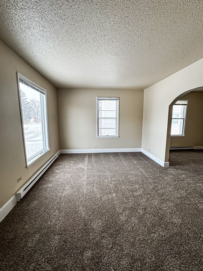 Photo - 5 Bed 2 Bath Single Family Home!