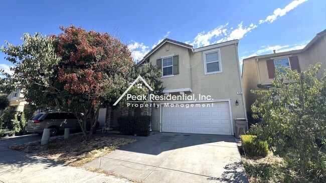 Spacious 4bd/2.5ba House with 2 Car Garage - Spacious 4bd/2.5ba House with 2 Car Garage
