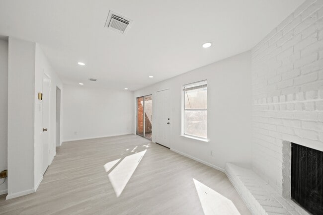 Photo - 7949 Ellinger Ln