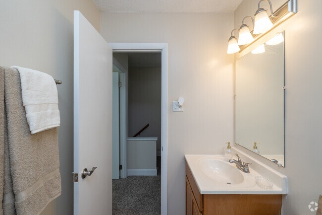 2BR, 1.BA - 800SF - Bathroom