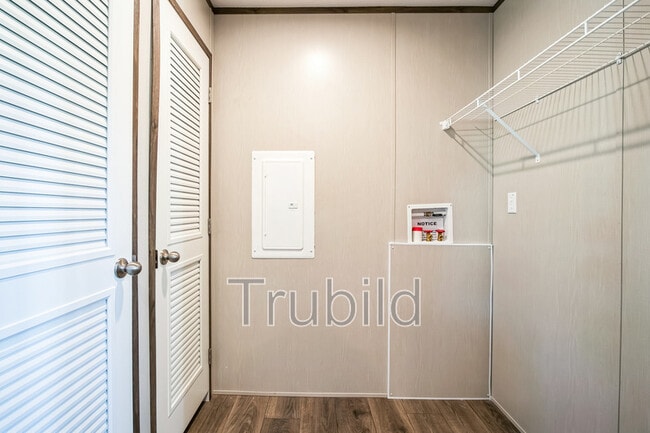 Photo - 1915 Cardell Rd