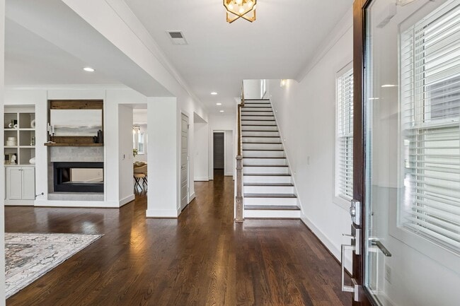 Photo - 1809 McEwen Ave