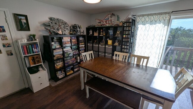 Photo - 921 Woodridge Dr