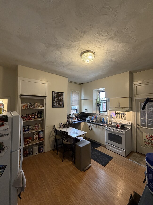Unit 1, Kitchen - 3313 Ward St Unit Ward  #1