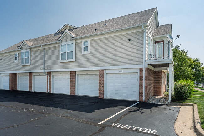 Building Photo - 5681 Pine Aires Dr Unit 5681 Pine Aires Drive