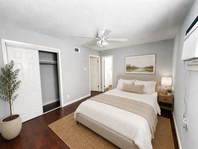 Photo - 4624 Bell St Unit 7