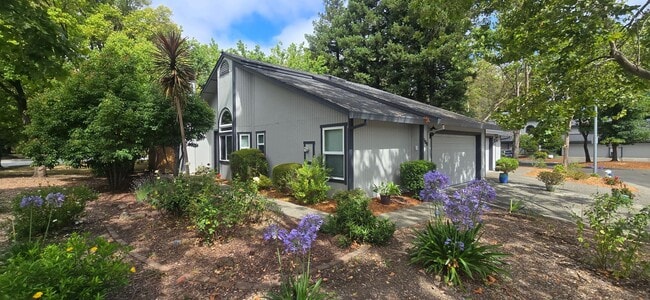 Building Photo - Quiet Cul-De-Sac Living Near Park