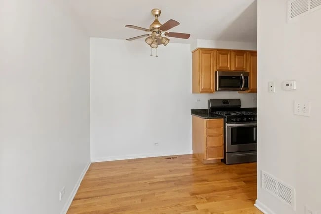 BEAUTIFUL LARGE 1 BED/1 BATH TOWNHOUSE RENTAL W/IN-UNIT LAUNDRY AND PARKING.....MUST SEE!!