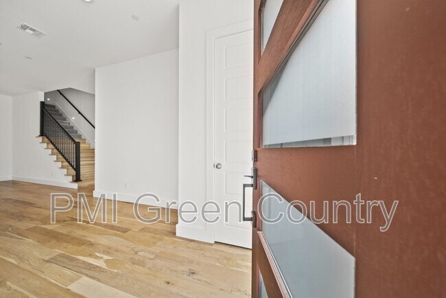 118 E Elgin St