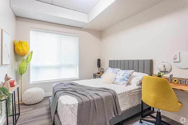 2BR, 2BA - Century Gardens