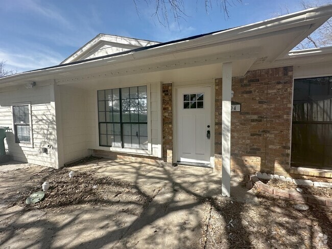 Building Photo - 404 Justice Dr Rental