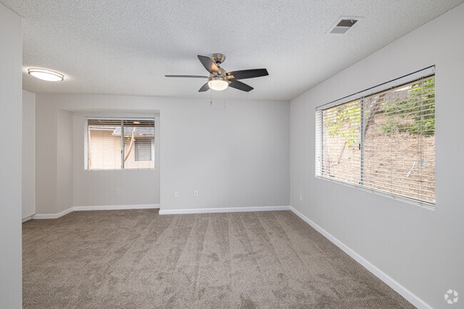 1BR, 1BA - 700SF - Living Room