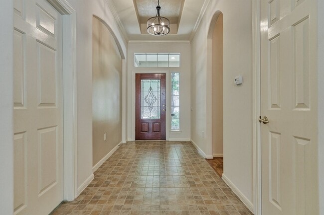 Photo - 118 Robindale Cir