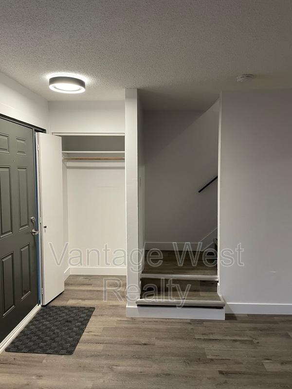 Photo - 3713-3713 24 Ave