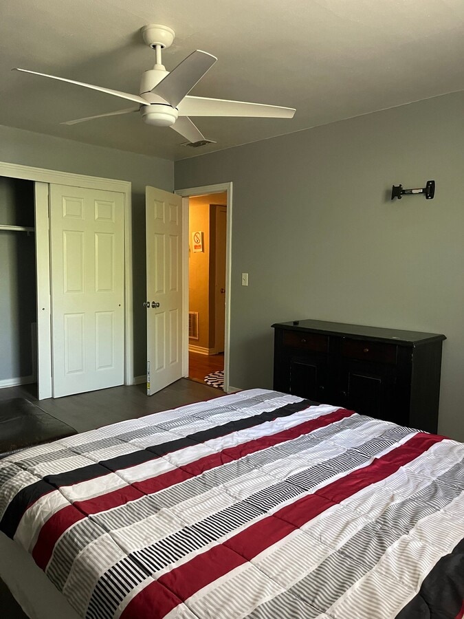 Photo - 1169 W 28th St