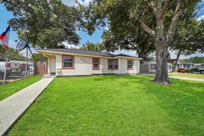 Photo - 8041 Howard Dr