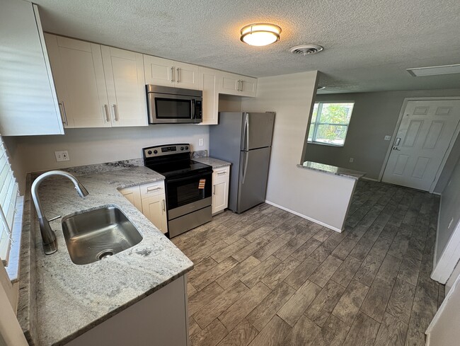 Photo - 302 Colonia Ln E