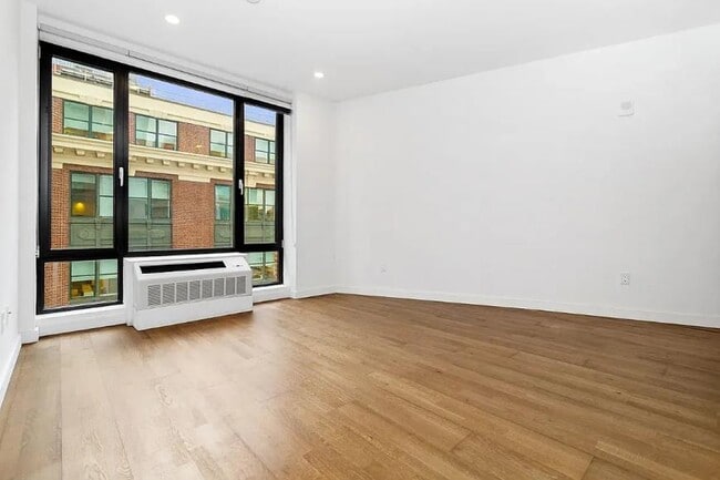 Building Photo - 1 bedroom in LONG ISLAND CITY NY 11101 Unit 3A Rental