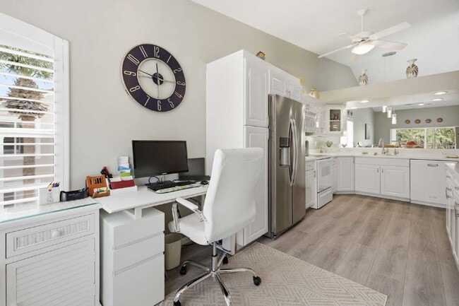 Photo - Falling Waters North - resort style community! Unidad 502