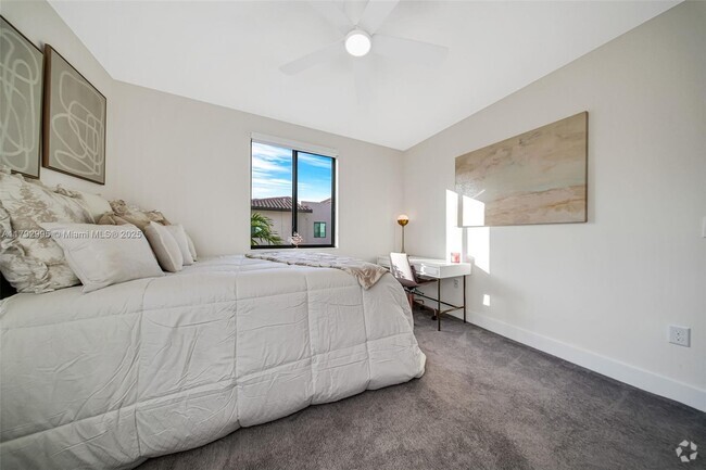 Building Photo - 4707 NW 83rd Ct Rental