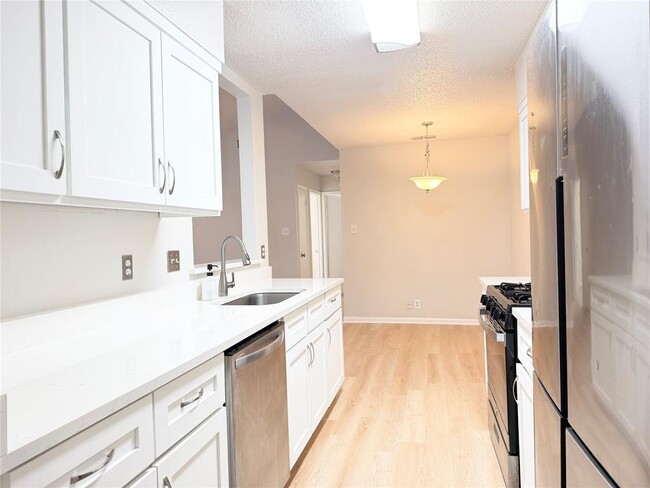 Photo - 1915 Margalene Way