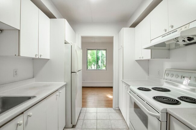 Building Photo - 705 Boulevard Churchill Unit 107