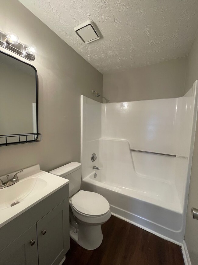 Photo - $500 OFF RENT! BEAUTIFUL CHARMING 2 BED/2Bath Available!! Apply Now! Unit 442 Lexington Drive