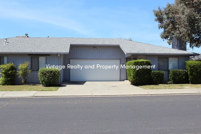 Building Photo - Back On The Rental Market 3 Bedroom Duplex!!!