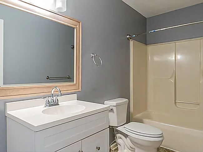 Photo - 314 Lafayette Point Cir